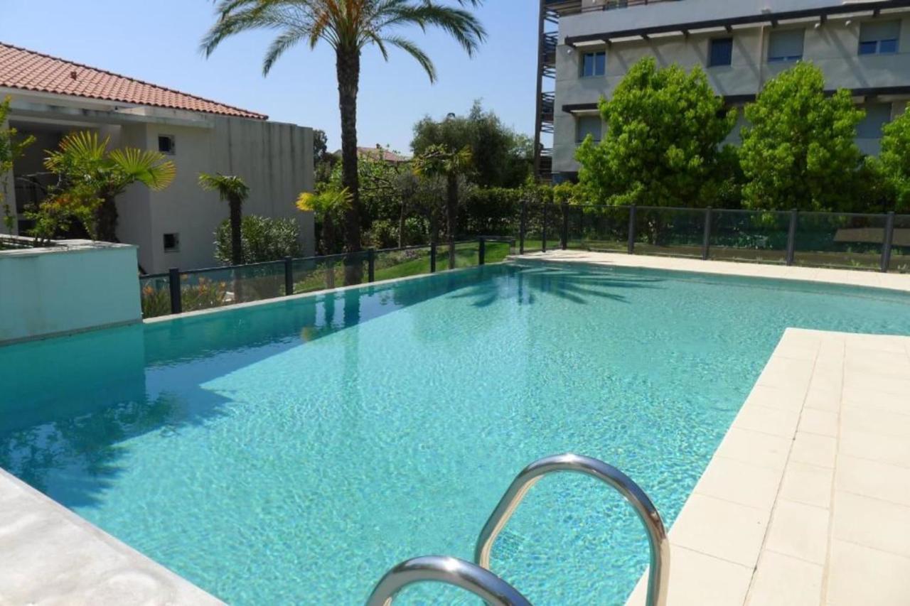 Air-Conditioned Studio With Pool St Laurent Du Var แซ็งต์-โลร็อง-ดู-วาร์ ภายนอก รูปภาพ